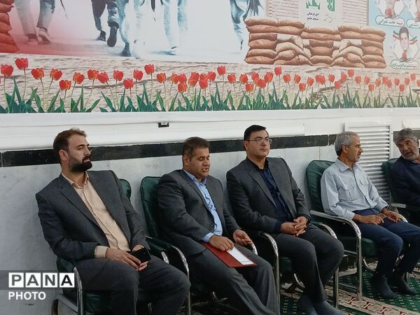 حضور مدیر آموزش و پرورش مه‌ولات در تریبون نماز جمعه