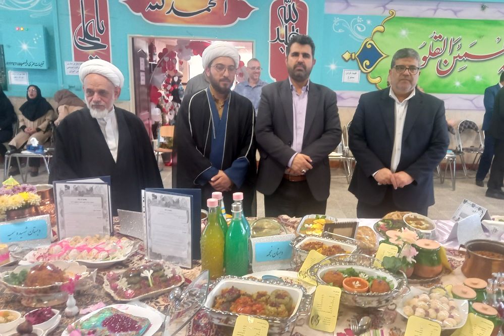 میزبانی دبستان آیت‌الله خامنه‌ای از سفره غذاهای رنگارنگ مدارس ابتدایی شهرستان قرچک 