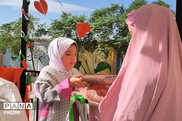 جشن عاطفه‌ها در دبستان شهید امیرکمندی