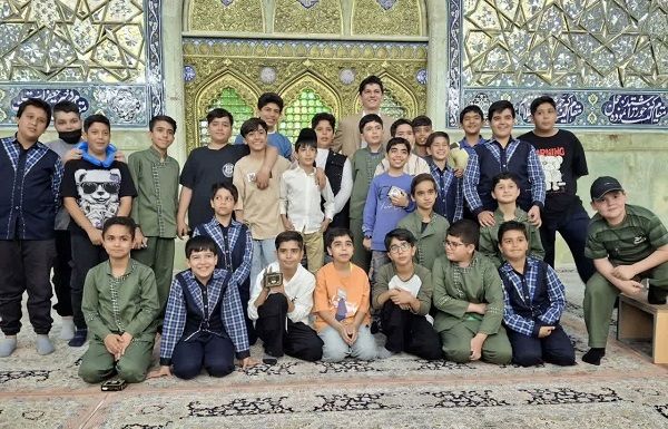 عرض ارادت دانش آموزان مدرسه شهدای غزه قم به حضرت معصومه(س)

