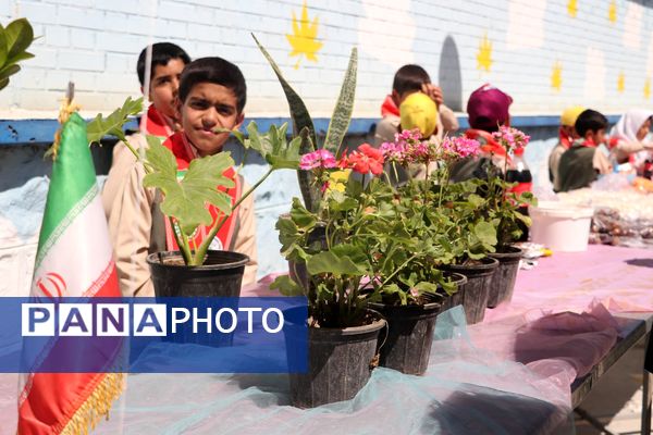 برپایی بازارچه تمام تشکلاتی در دبستان شهید ناصری