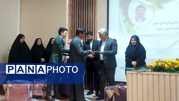  تقدیر از مدیران بازنشسته و همکاران اسبق آموزش و پرورش ناحیه شش