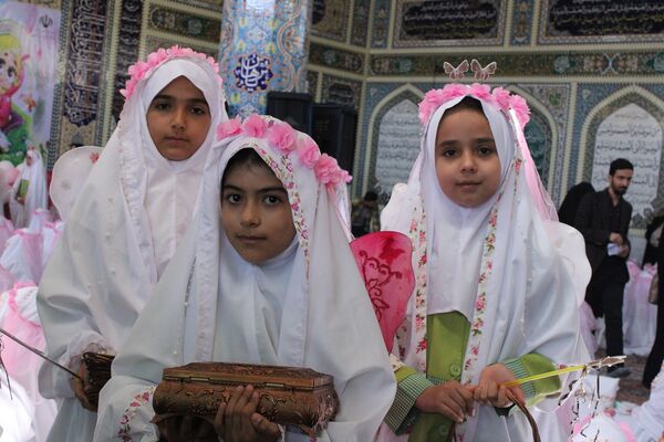 جشن تکلیف دانش‌آموزان دختر شهرستان بن 