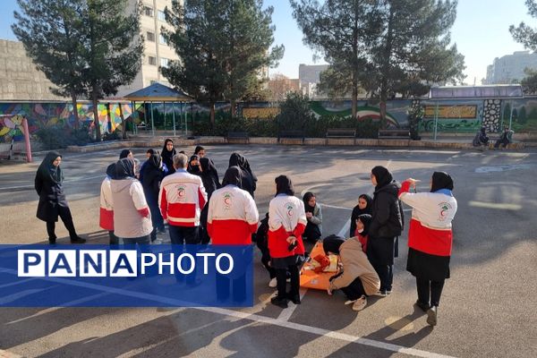  مانور زلزله در مدرسه فرزانگان ورامین