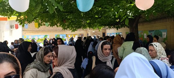 برپایی بازارچه کسب و کار در دبستان غیردولتی مهرو ماه آشخانه 