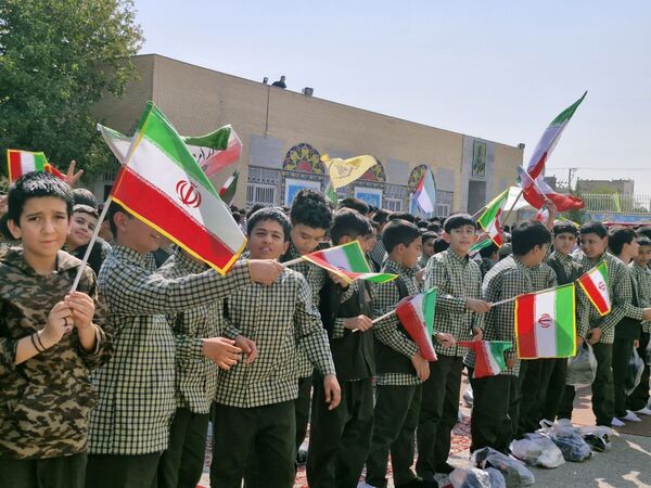 اجتماع دانش‌آموزان ابتدایی پسرانه امام رضا(ع) واحد ۸ در حمایت از عملیات وعده صادق ۲ 