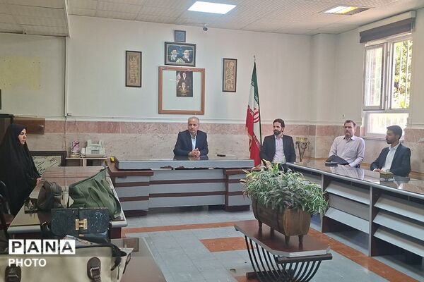 آغاز سال تحصیلی در زینبیه ۲ شهریار با اقامه نماز جماعت و حضور مسئولان آموزش و پرورش