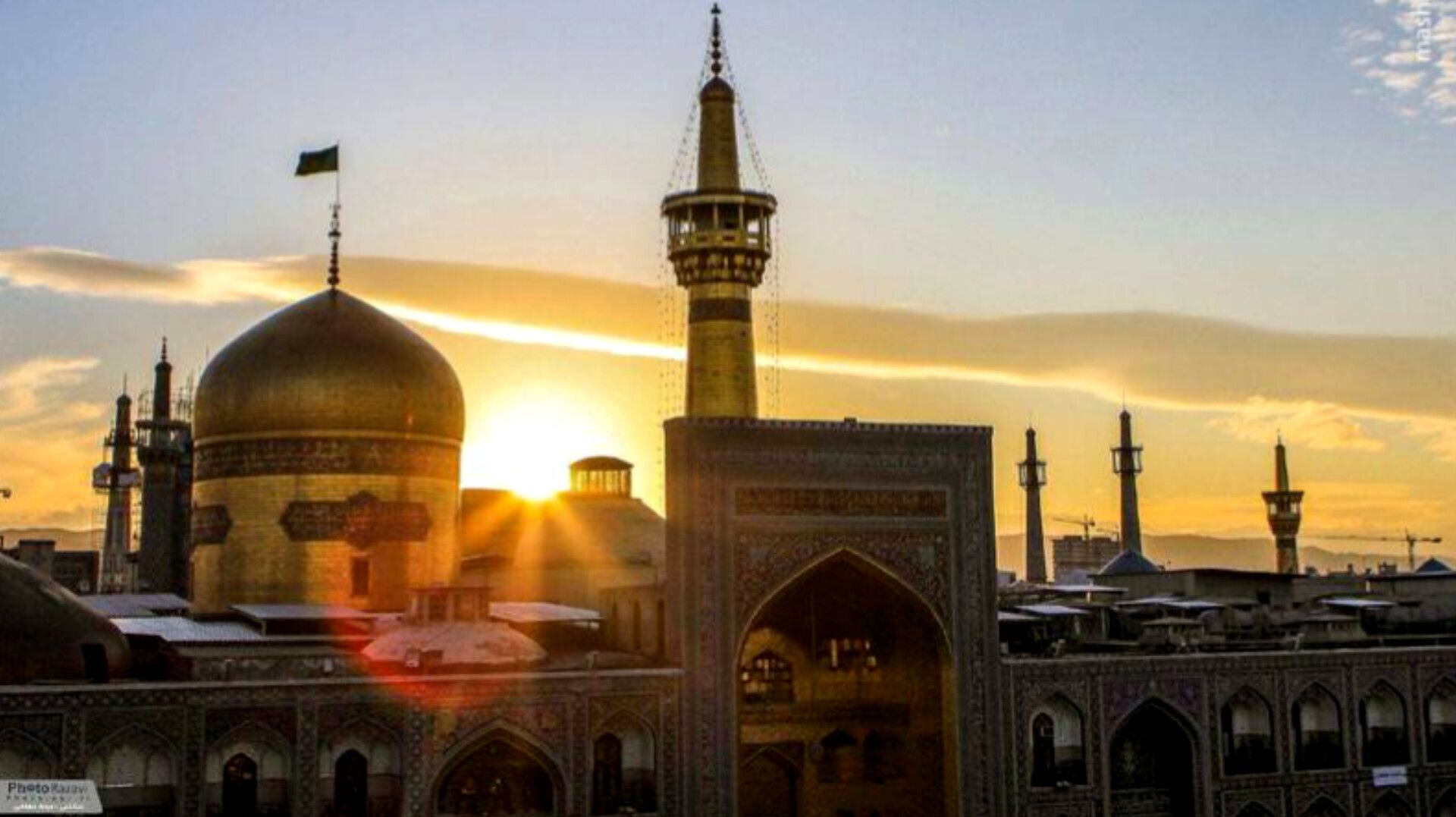عطر دل‌انگیز ولادت رضا (ع) می آید
