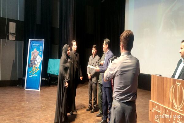 آیین تجلیل از خبرنگاران و فعالان عرصه رسانه در سینما هنر یاسوج
