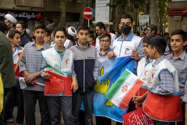 شرکت پرشور دهه هشتادی و نودی‌‌های شهر محلات در یوم‌الله ۱۳ آبان