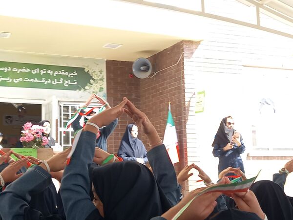 زنگ ایثار در دبستان فرهنگ مرحوم فرازمند نواخته شد