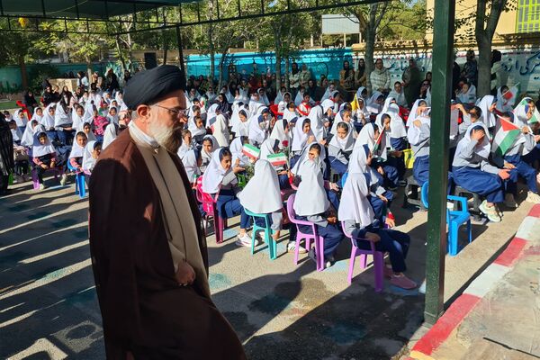 آیین نواختن زنگ ایثار و مقاومت در مدارس آباده