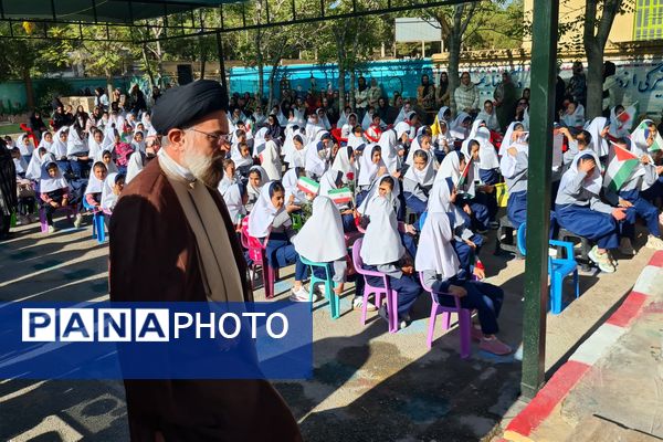 آیین نواختن زنگ ایثار و مقاومت در مدارس آباده