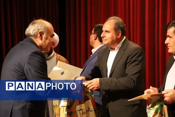 آیین نکوداشت منتخبین مرحله استانی چهل و سومین دوره مسابقات فرهنگی و هنری فردا