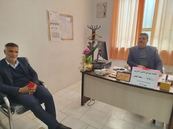 جلسه شورای دانش‌آموزی دبیرستان پسرانه متوسطه اول سما شهرستان کاشمر به مناسبت ایام دهه فجر 