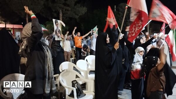 حضور دانش آموزان انقلابی در میدان بسیج شهر دلیجان