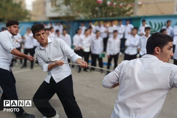 رقابت پرهیجان طناب‌کشی در بهارستان دو