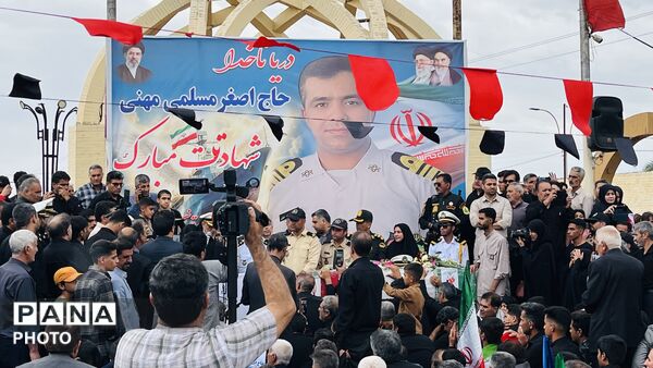 تشییع پیکر شهید ناو دنا «حاج اصغر مسلمی مهنی» در جیرفت