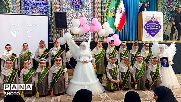 اجتماع بزرگ دختران جان فدای ایران وزنجیره دختران شقایق های دنا 