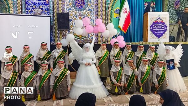 اجتماع بزرگ دختران جان فدای ایران وزنجیره دختران شقایق های دنا 
