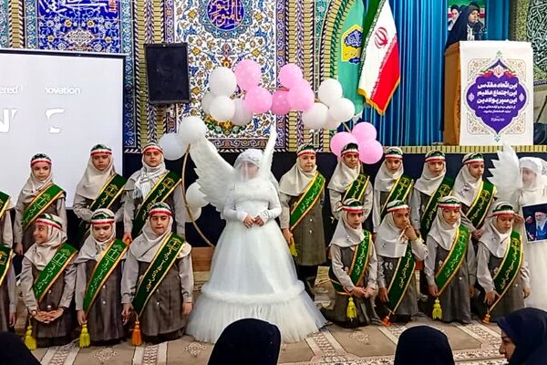 اجتماع بزرگ دختران جان فدای ایران وزنجیره دختران شقایق های دنا 