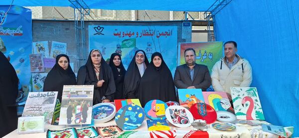 حضور گسترده و منسجم دانش آموزان و فرهنگیان منطقه ۱۰ در راهپیمایی ۲۲ بهمن ماه