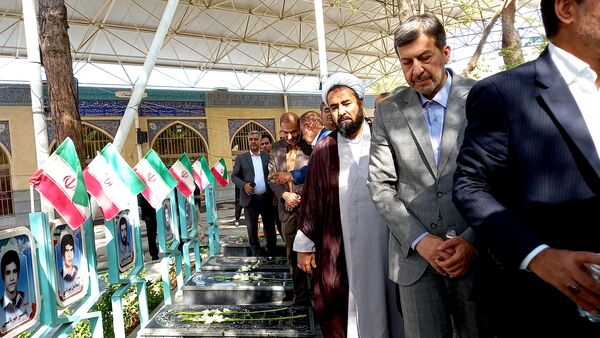تجدید میثاق استاندار اصفهان با شهدای نجف‌آباد