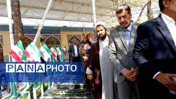 تجدید میثاق استاندار اصفهان با شهدای نجف‌آباد