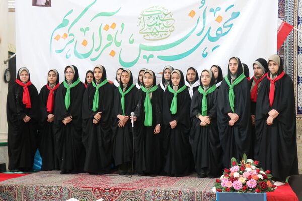 محفل هزار نفری انس با قرآن در ابرکوه همزمان با دهه فجر