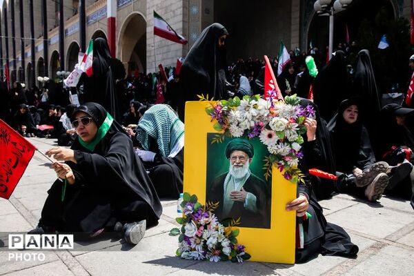 مصلی تهران در تسخیر موج همدلی؛ وداع باشکوه مردم با رهبر شهید