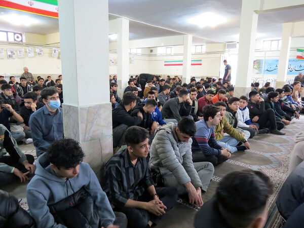 جشن انقلاب و کلنگ زنی زمین چمن دبیرستان شاهد امام حسین (ع)