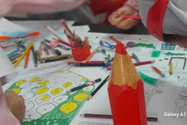 نمایش جلوه‌های ارادت فاطمی در روزنامه‌دیواری‌های مدرسه شهیدسرافراز اسلامشهر