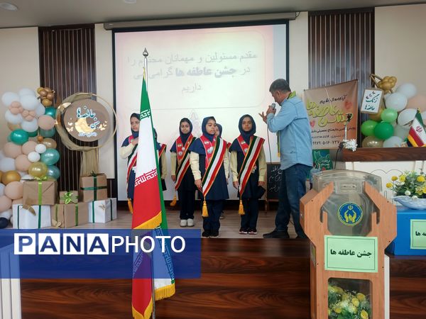 جشن عاطفه‌ها با تقسیم مهر و مهربانی در دبستان آرمینه مصلی نژاد 