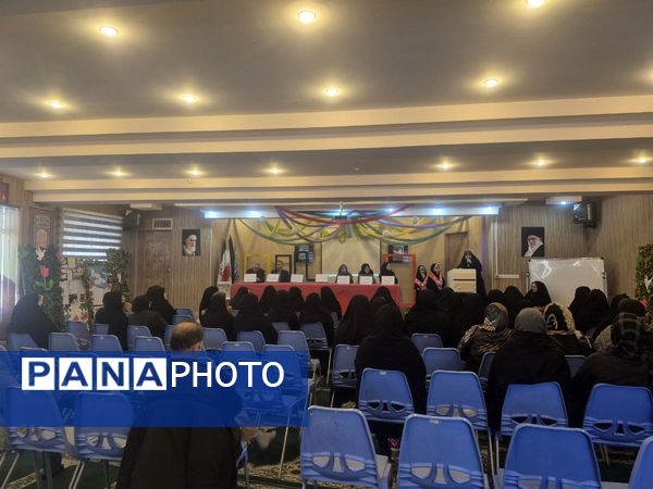 جلسه آموزش خانواده در دبستان دخترانه شاهد تحقیقی ناحیه۶