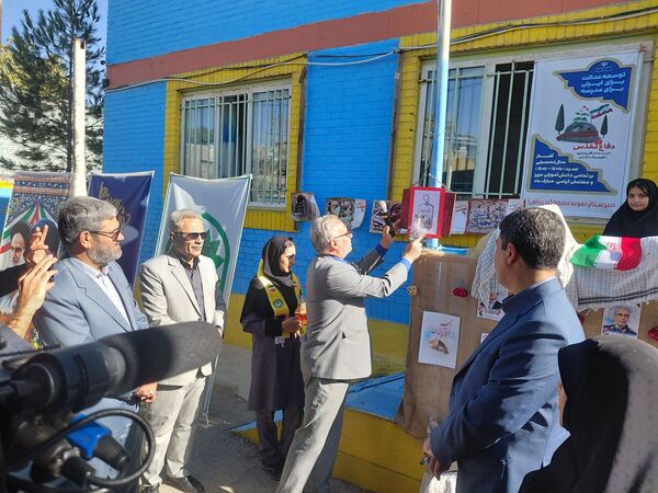 مراسم بازگشایی مدارس و جشن عاطفه‌ها در مدرسه نمونه دولتی خدیجه الکبری(س) قروه
