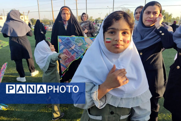 جشنواره بادبادک و بازی‌های بومی محلی در پایگاه دریایی بوشهر 