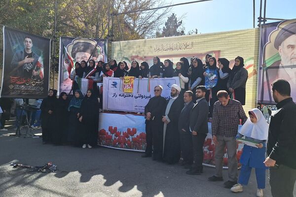 برگزاری راهپیمایی یوم الله ۱۳ آبان با حضور دانش‌آموزان و مسئولین در صفادشت 