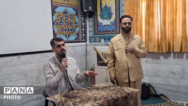 نشست صمیمی دانش آموزان هنرستان اندیشه شهر کهک با نماینده مردم قم در مجلس