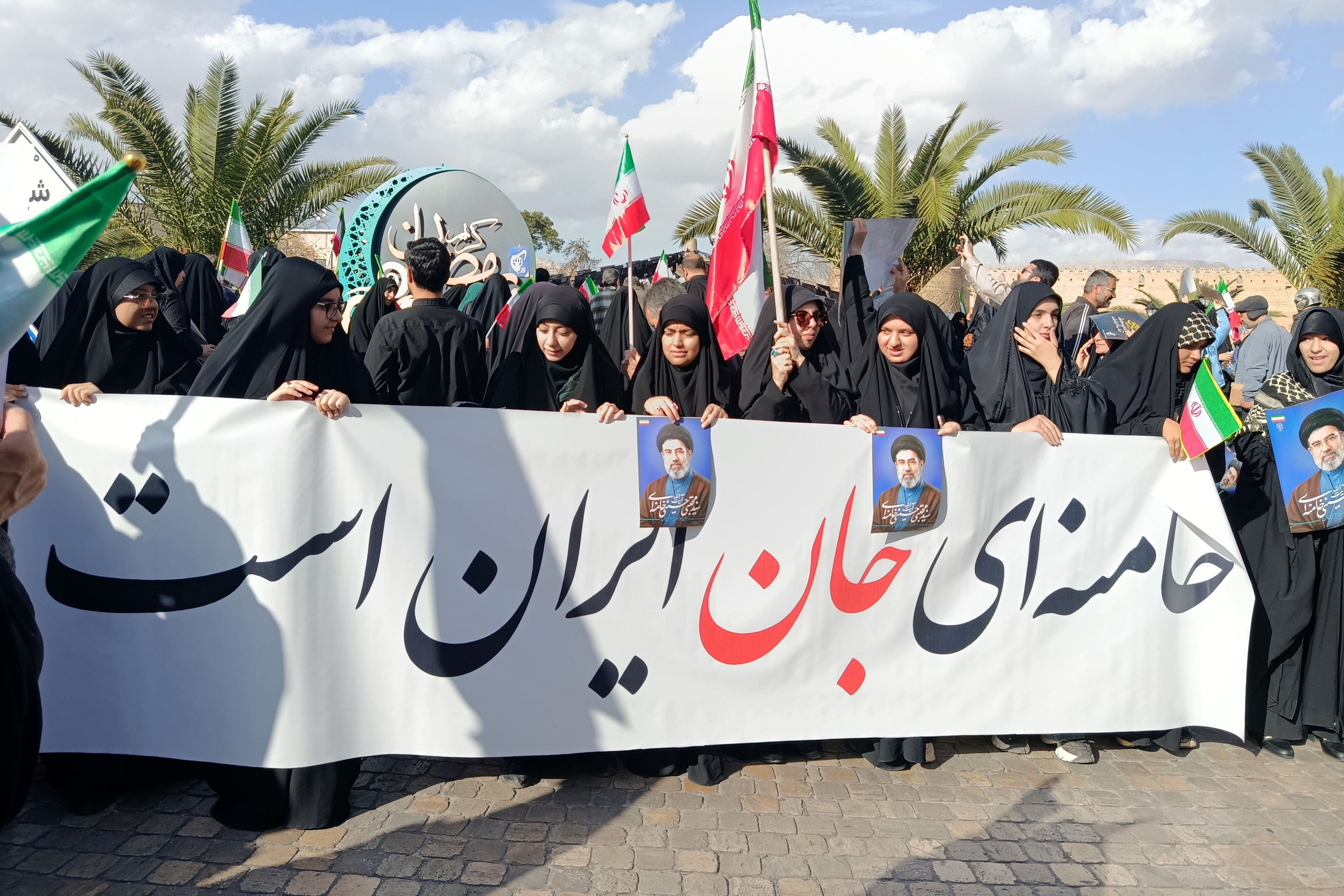 مراسم بیعت با سومین رهبر انقلاب در شیراز 