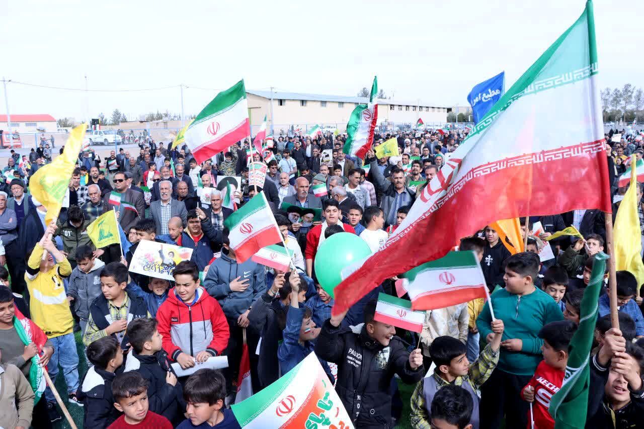 حضور پرشور دانش آموزان ابرکوه در راهپیمایی ۲۲ بهمن