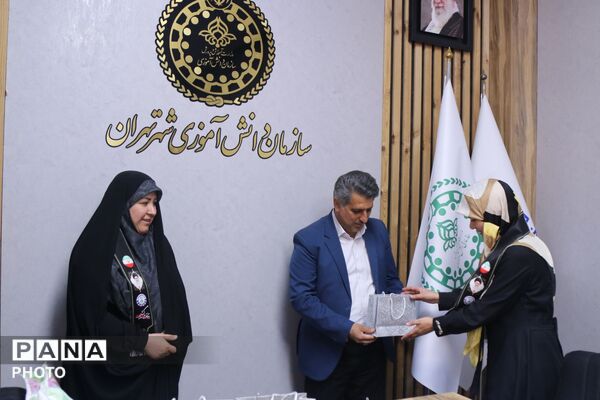 تقدیر از مربیان و دانش‌آموزان پیشتاز در فعالیت موکب‌های سازمان دانش‌آموزی شهر تهران