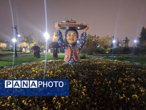 زیبایی باغ گل‌های مشهد در پاییز