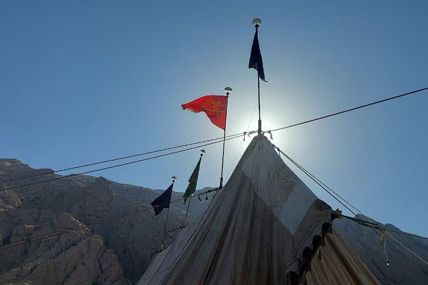 آیین سنتی برپایی خیمه عاشورایی در زرقان