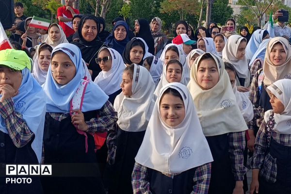 اجتماع صمیمی دانش‌آموزان نیشابور به یاد ۱۶۸ فرشته های دبستان شجره طیبه ی میناب