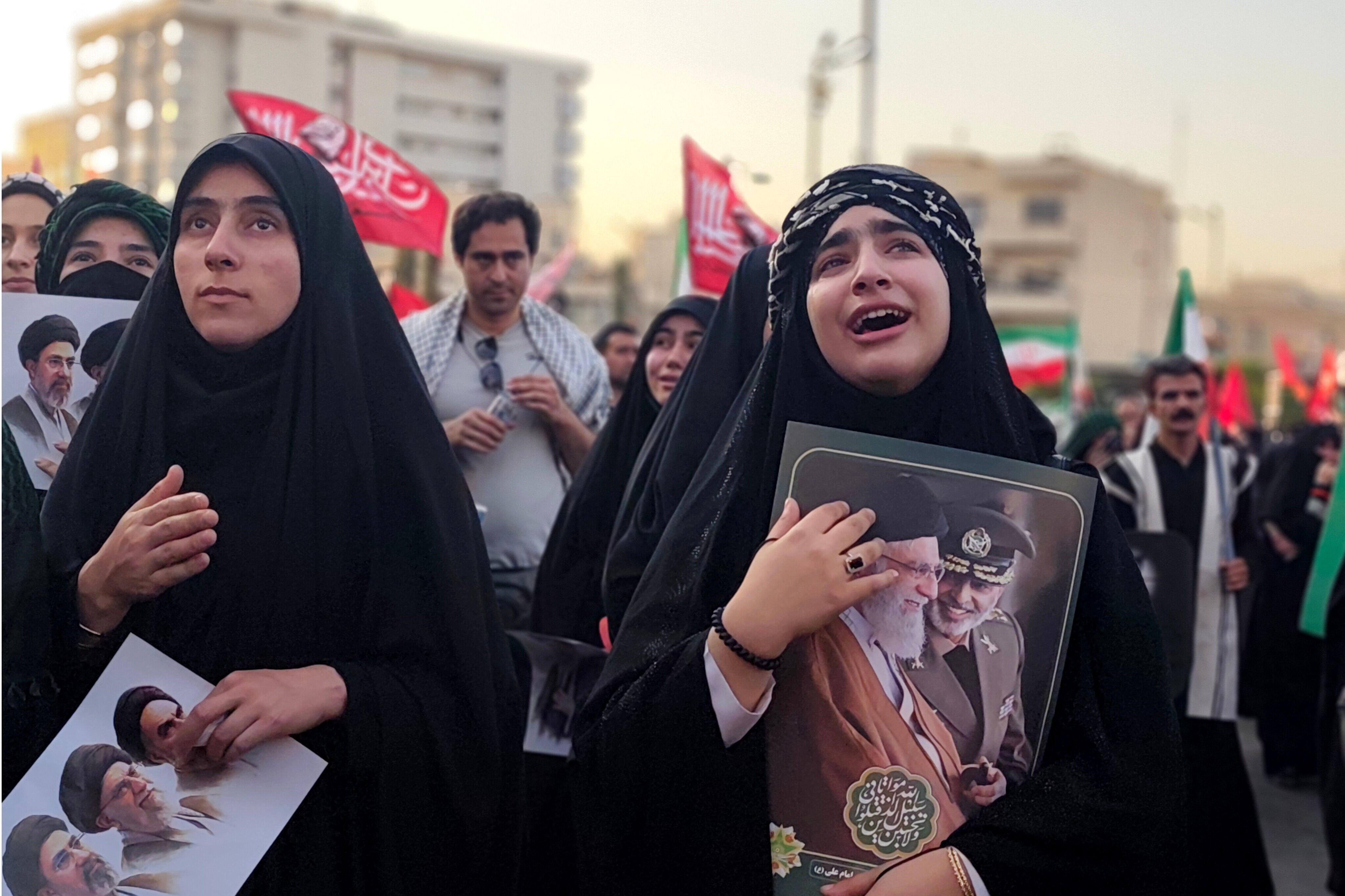 بدرقه حماسی امام شهید در قلب تهران