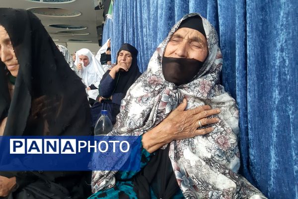 اقتدار مردم در صفوف نماز جمعه لردگان 