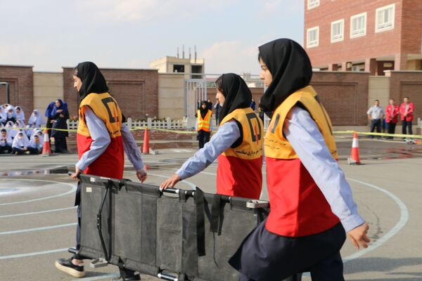 مانور آمادگی برای مقابله با بحران در آموزشگاه دخترانه راز