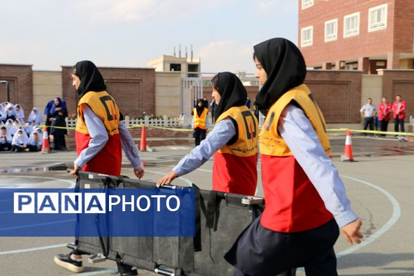 مانور آمادگی برای مقابله با بحران در آموزشگاه دخترانه راز