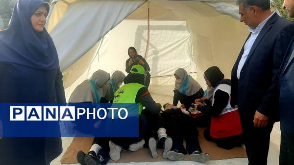 مانور زلزله در دبیرستان شاهد شهید حمامی ناحیه۶ مشهد