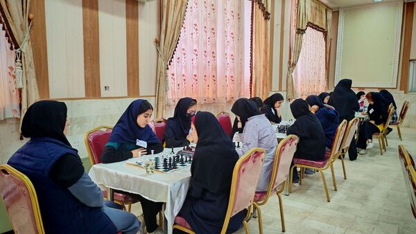 مسابقات ورزشی شطرنج دانش آموزان دوره دوم